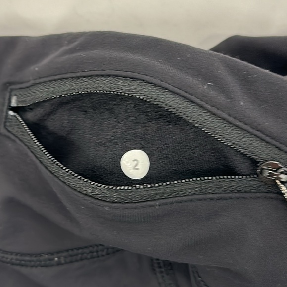 Lululemon Run For Your Life Crop Leggings. Size 2 - Picture 10 of 10